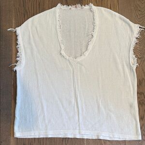 Cali Dreaming Off-White Raw Edge Short Sleeve Top – Size S